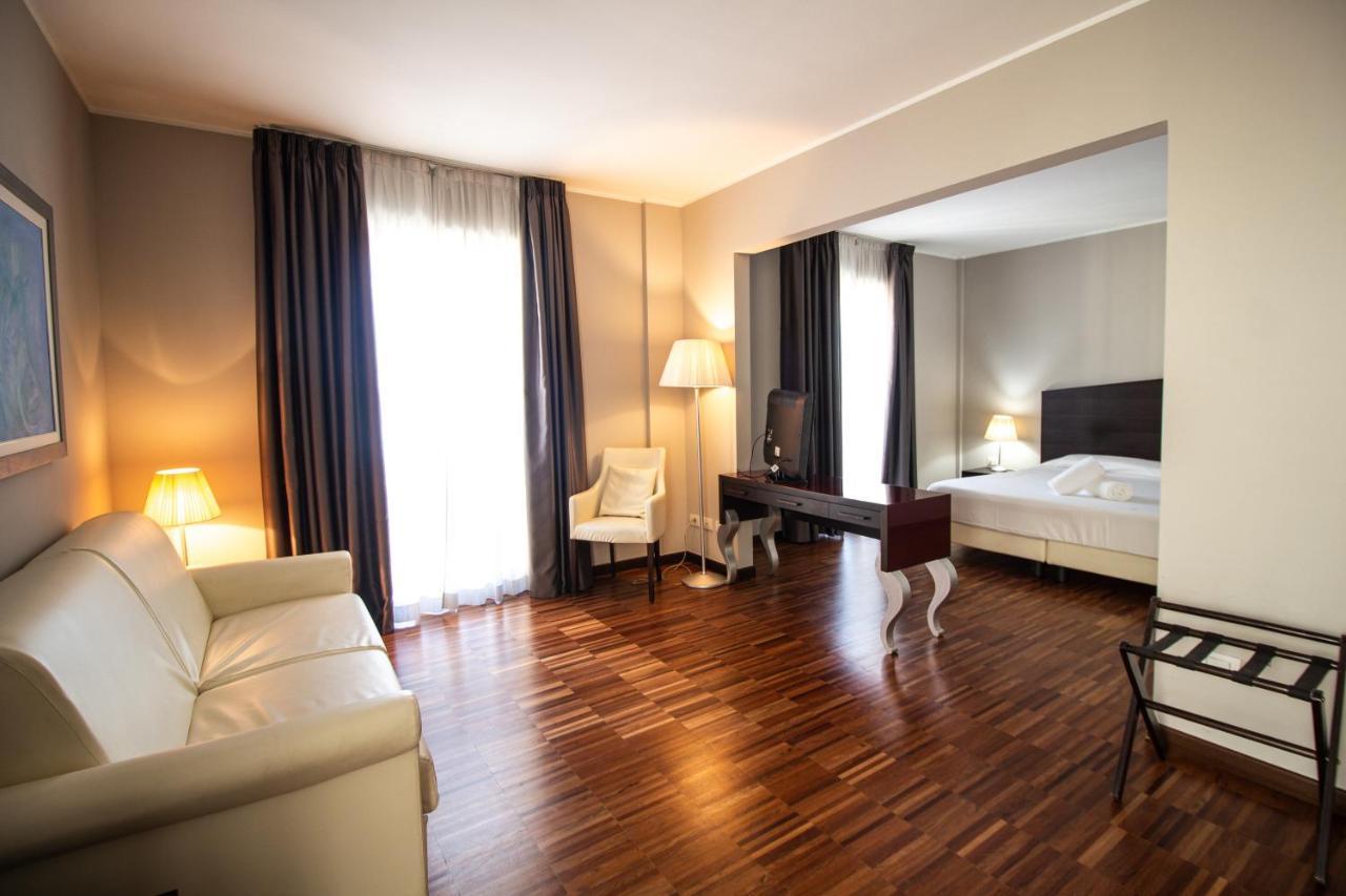Hotel Cavour Novara Exterior foto